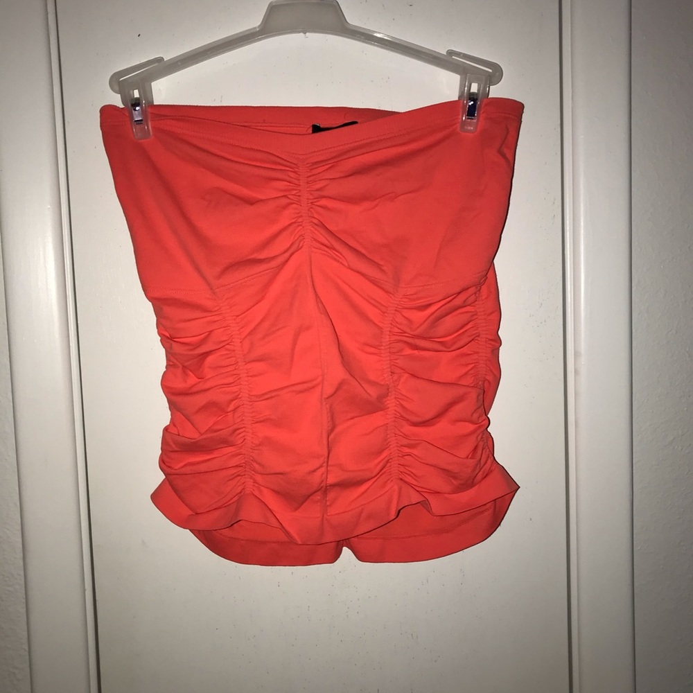 Prettiest bebé coral orange strapless bruched top🥺😍 size M/L True to size